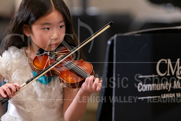 2023HolidayRecital-9948-AnnetteKim-violin