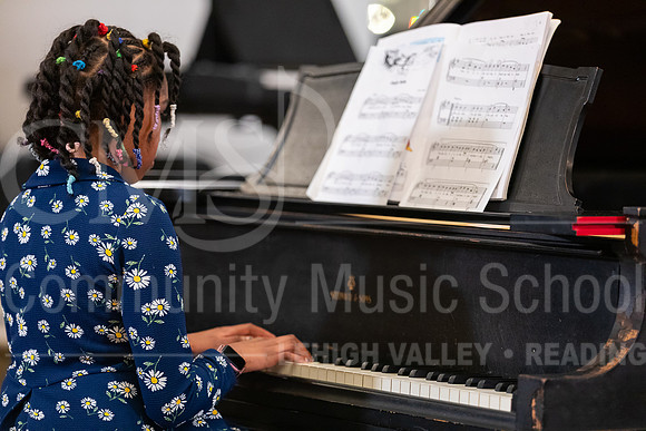 2023HolidayRecital-9950-VanessaWoods-piano