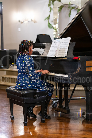 2023HolidayRecital-9951-VanessaWoods-piano