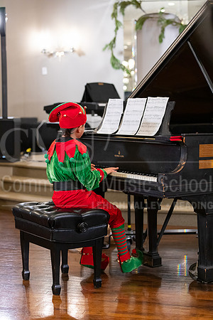 2023HolidayRecital-9954-SebastianSantiago-piano
