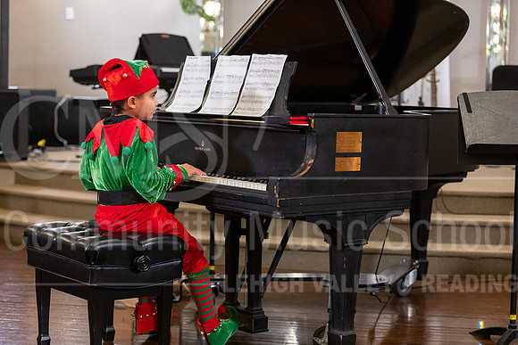 2023HolidayRecital-9959-SebastianSantiago-piano