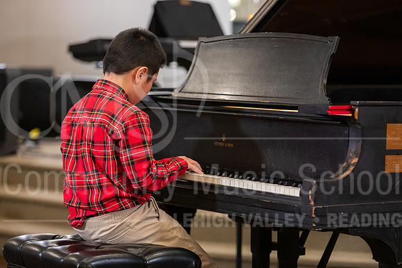 2023HolidayRecital-9972-JonathanDo-piano