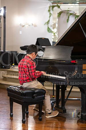 2023HolidayRecital-9974-JonathanDo-piano