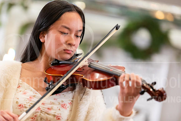 2023HolidayRecital-9975-KaylaHuynh-violin