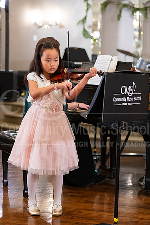 2023HolidayRecital-9982-ChelseaShi-violin