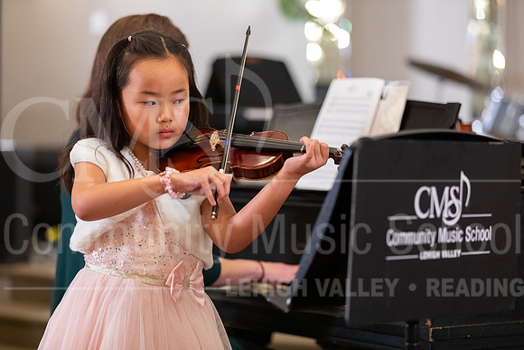 2023HolidayRecital-9986-ChelseaShi-violin