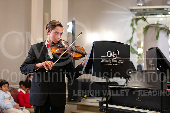 2023HolidayRecital-9987-CharlesBond-violin