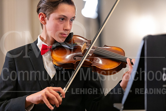 2023HolidayRecital-9989-CharlesBond-violin