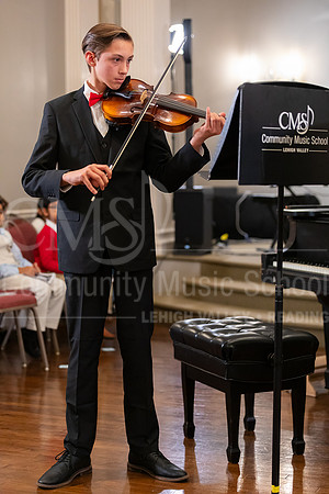 2023HolidayRecital-9990-CharlesBond-violin