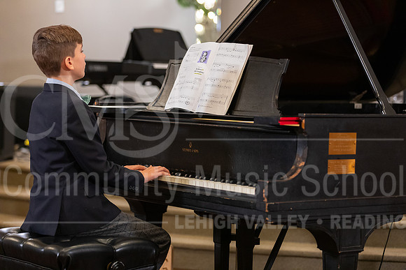 2023HolidayRecital-9992-OliverBond-piano