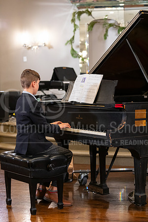 2023HolidayRecital-9993-OliverBond-piano