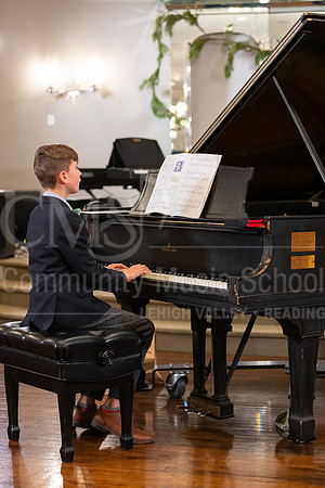 2023HolidayRecital-9996-OliverBond-piano