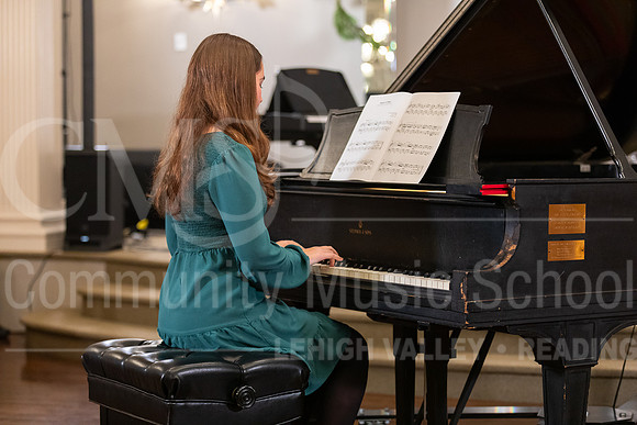 2023HolidayRecital-9998-LaurenFleshman-piano