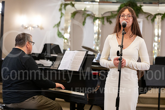 2023HolidayRecital-0012-NaomiHerrera-voice