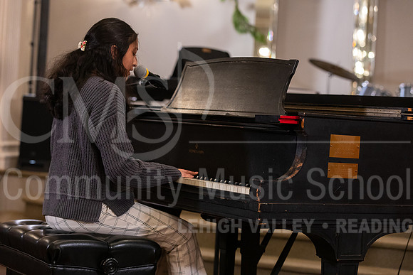2023HolidayRecital-0062-MaanyaGope-voice-piano