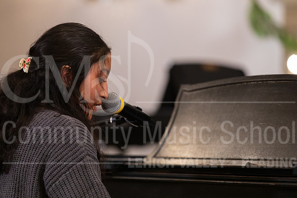 2023HolidayRecital-0065-MaanyaGope-voice-piano