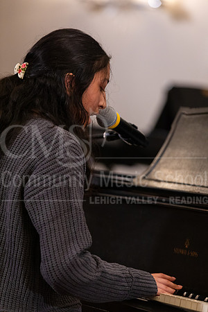 2023HolidayRecital-0067-MaanyaGope-voice-piano