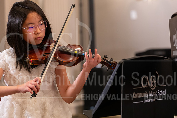 2023HolidayRecital-0078-ReneKim-violin