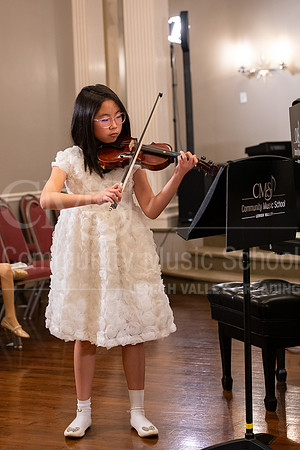 2023HolidayRecital-0080-ReneKim-violin