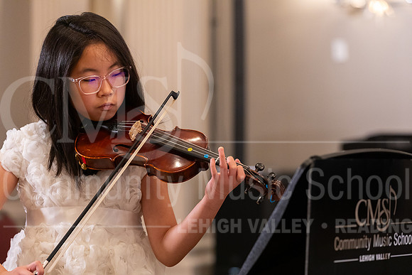 2023HolidayRecital-0081-ReneKim-violin