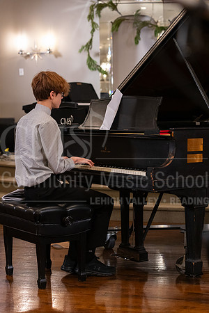 2023HolidayRecital-0088-DanielSoloviev-piano