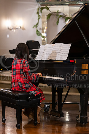 2023HolidayRecital-0090-EmilyMa-piano
