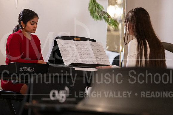 2023HolidayRecital-0108-DiyaSoman-NaomiHerrera-pianoduet