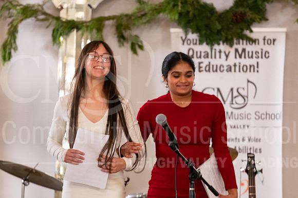 2023HolidayRecital-0113-DiyaSoman-NaomiHerrera-pianoduet